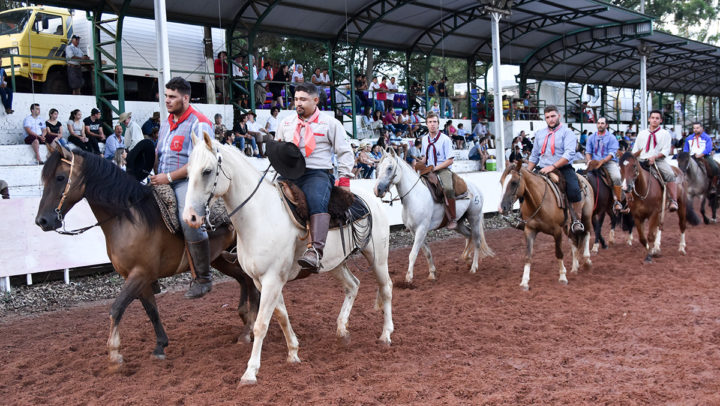 Passo Fundo vence o Laço Seleção do Rodeio Internacional de Soledade